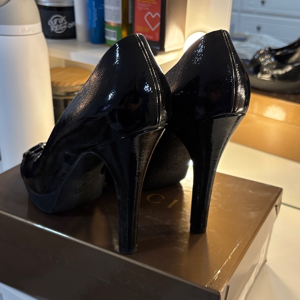 Gucci Shiny Black Peep-Toe Heels - Picture 5 of 9